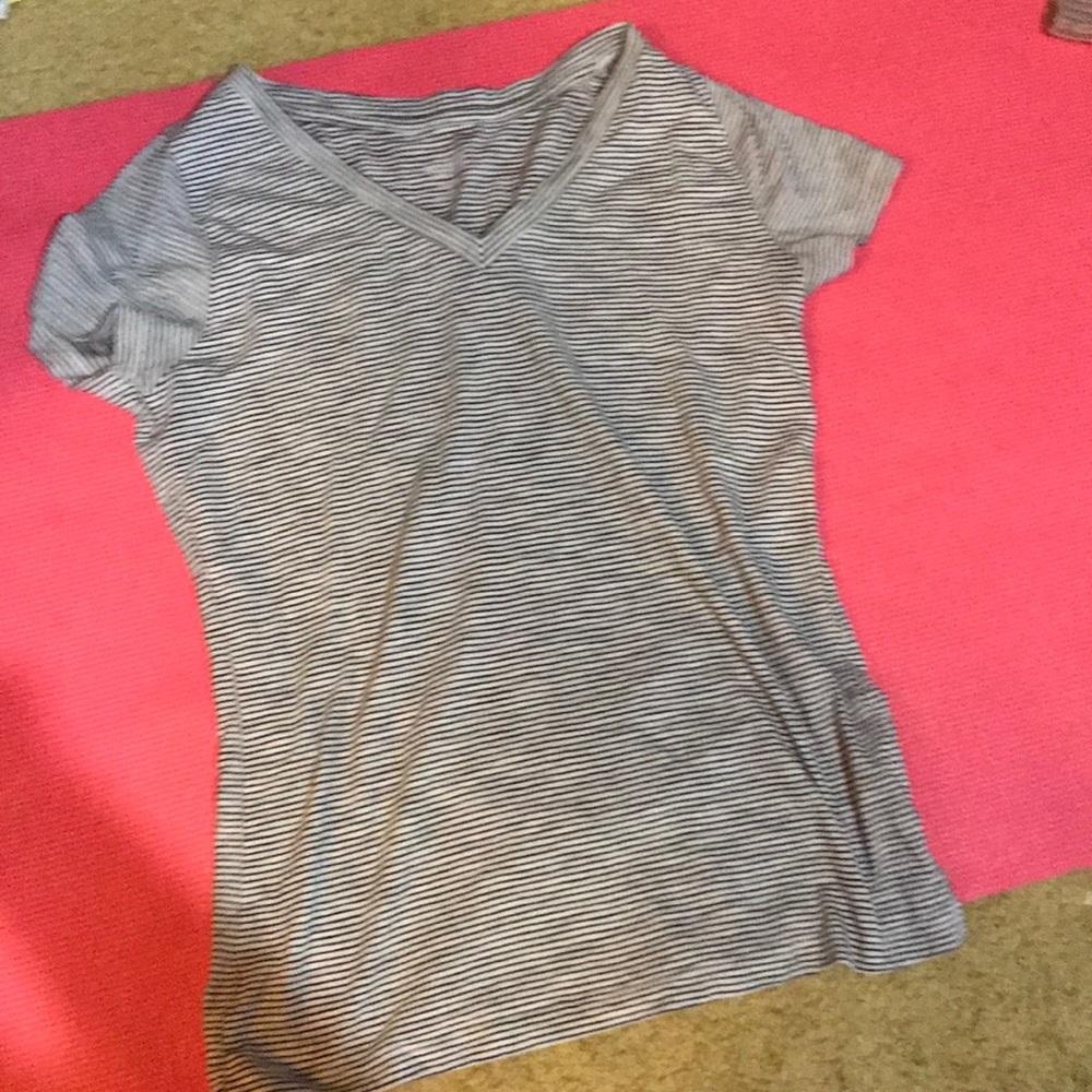 V neck tee